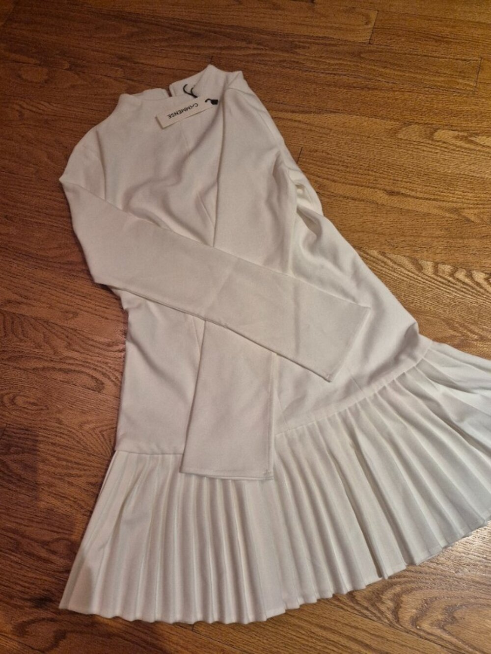 WHITE FLAIR DRESS BY BY COMMENSE SIZE MEDIUM